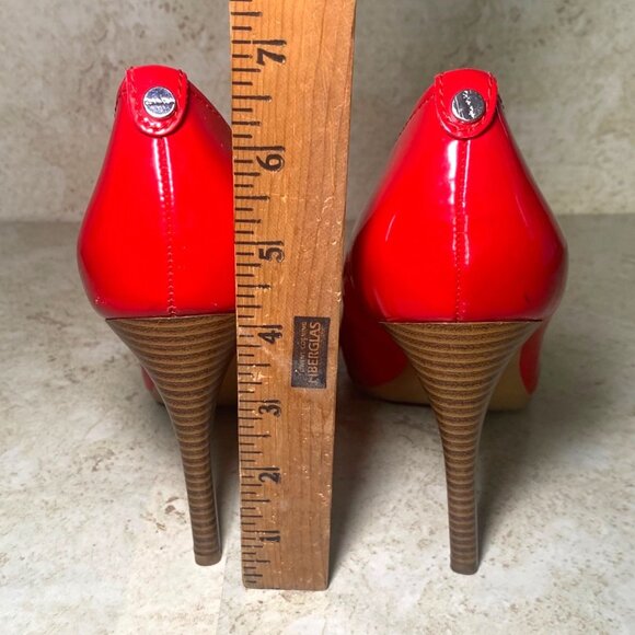 Calvin Klein Red Patent WHINNIE Pumps Size 8 High Heels Elegant Celebration - Picture 3 of 10